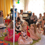 Мозгалёва Настя играет роль заведующего детским садом